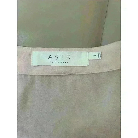 ASTR the Label Rosewater Feminine Blouse Women's Size Small - Picture 4 of 5